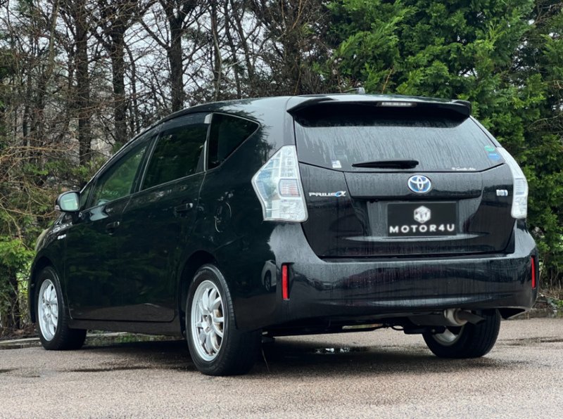 Toyota Prius Alpha G - U11632