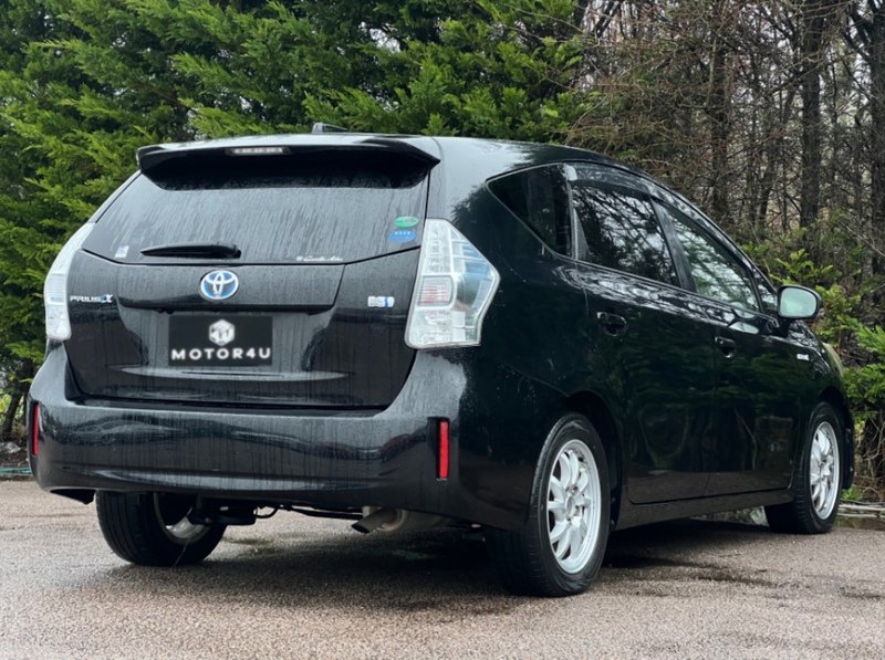 Toyota Prius Alpha G - U11632