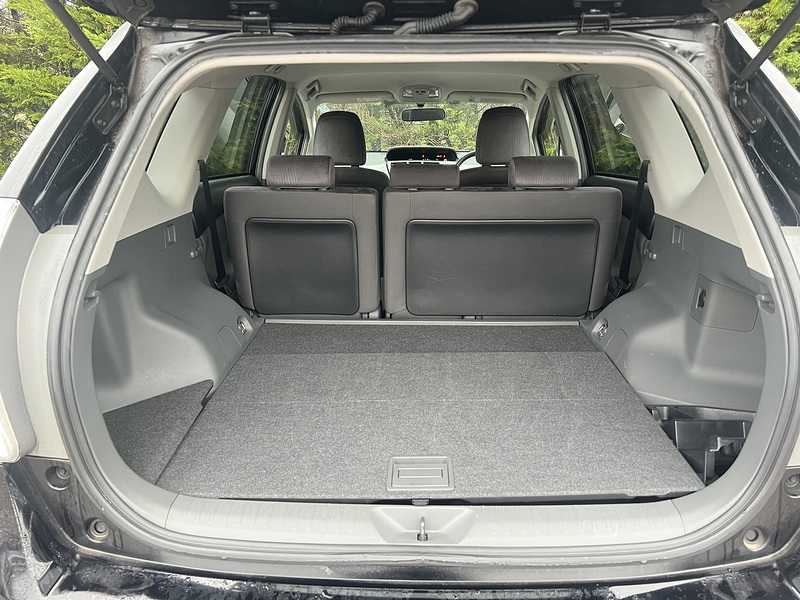 Toyota Prius Alpha G - U11632