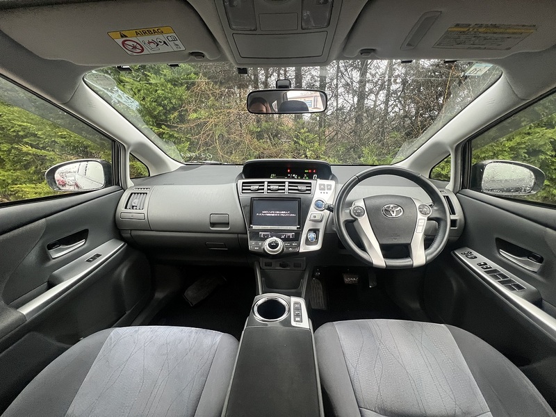 Toyota Prius Alpha G - U11632