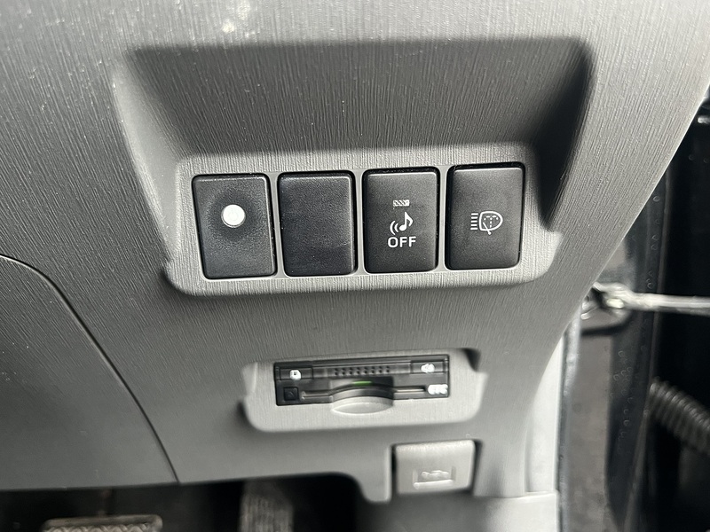 Toyota Prius Alpha G - U11632