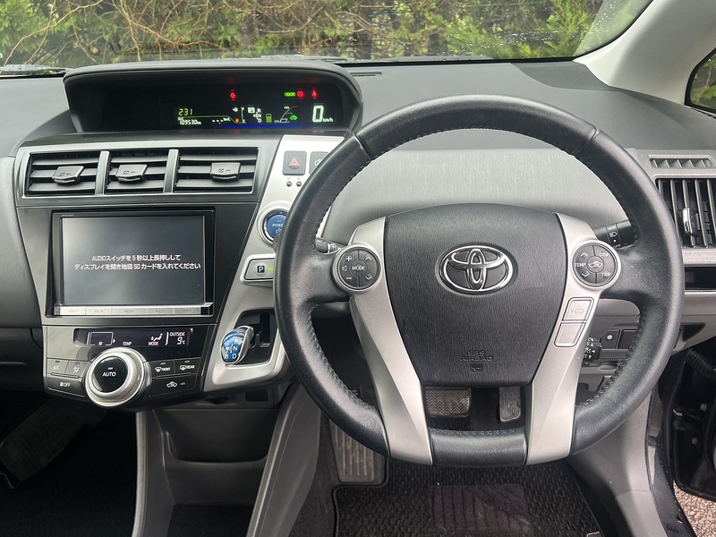 Toyota Prius Alpha G - U11632