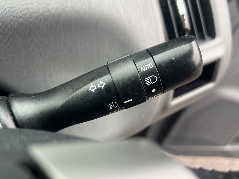 Toyota Prius Alpha G - U11632