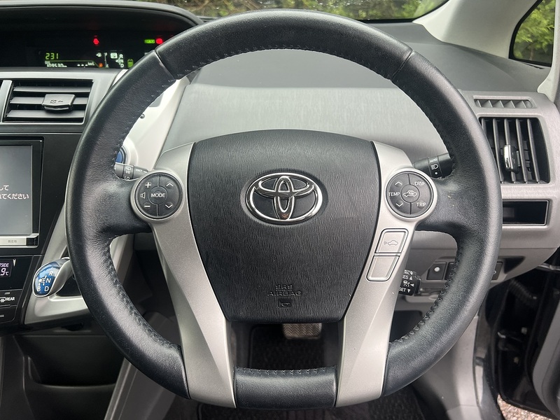Toyota Prius Alpha G - U11632