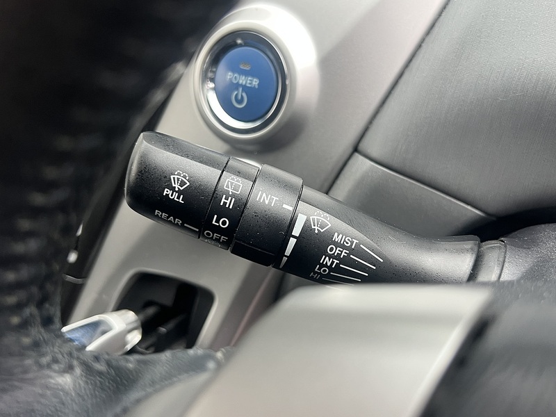 Toyota Prius Alpha G - U11632