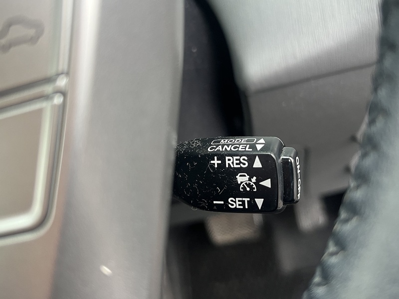 Toyota Prius Alpha G - U11632