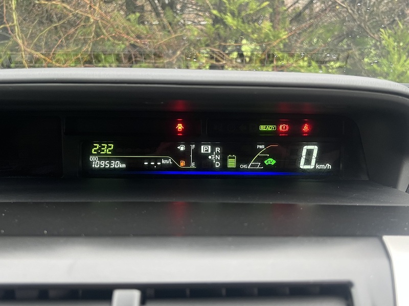 Toyota Prius Alpha G - U11632