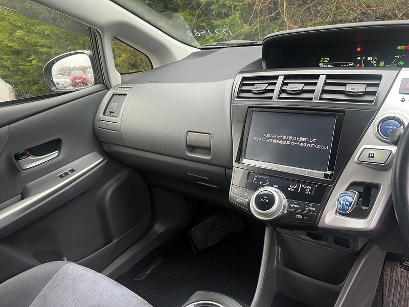 Toyota Prius Alpha G - U11632