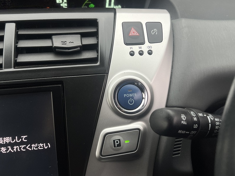 Toyota Prius Alpha G - U11632