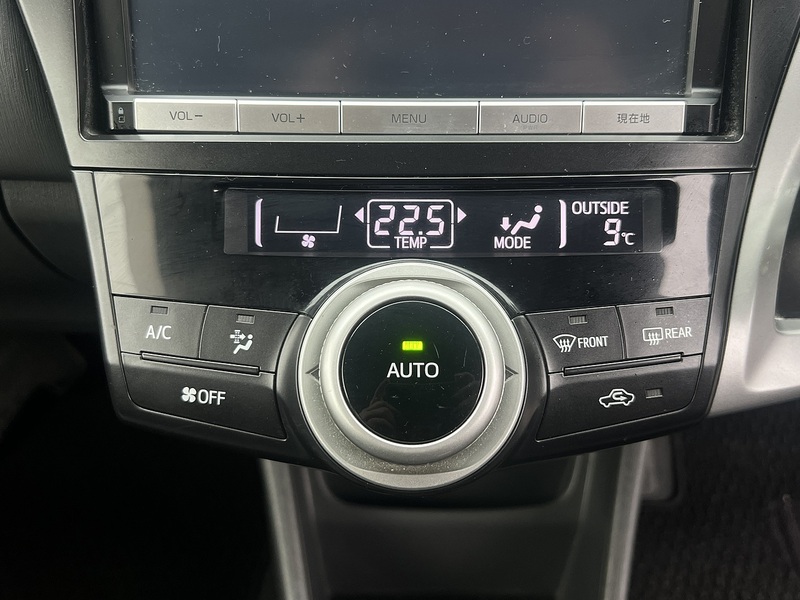 Toyota Prius Alpha G - U11632