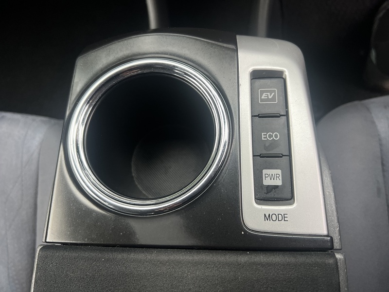 Toyota Prius Alpha G - U11632