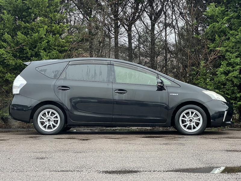 Toyota Prius Alpha G - U11632