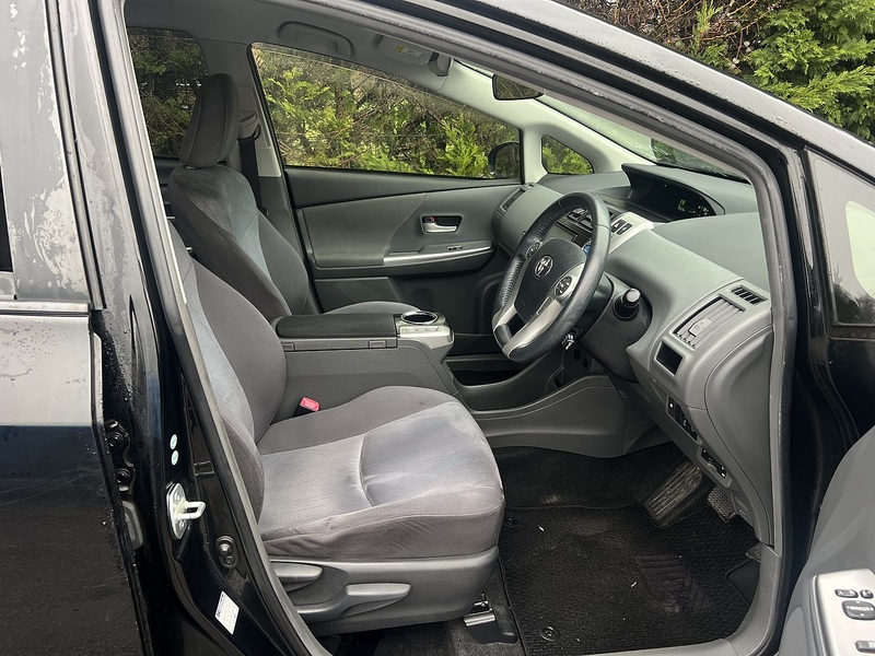 Toyota Prius Alpha G - U11632