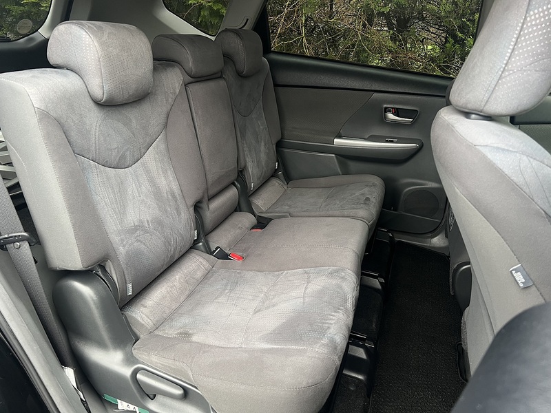 Toyota Prius Alpha G - U11632