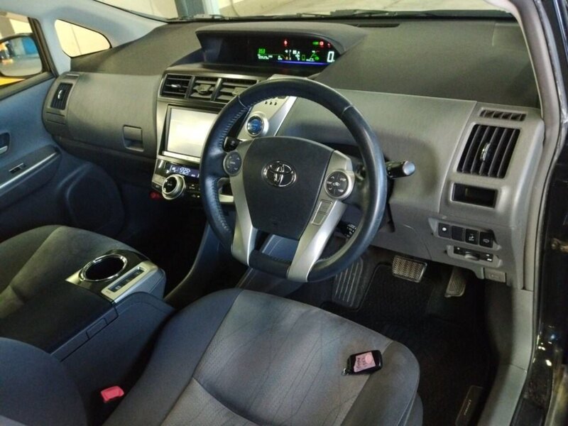 Toyota Prius Alpha G - U11632