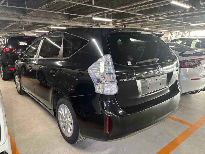 Toyota Prius Alpha G - U11632