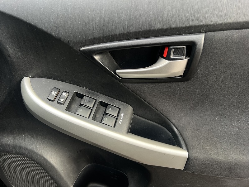 Toyota Prius S - U11635