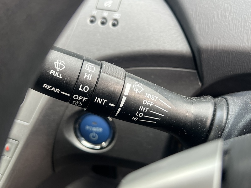 Toyota Prius S - U11635