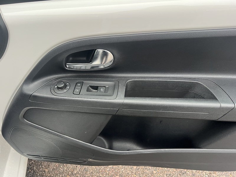 Volkswagen Up Move Up - U11638
