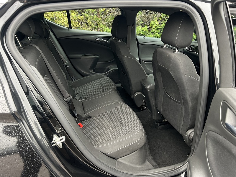 Vauxhall Astra CDTi BlueInjection SRi Nav - U11640