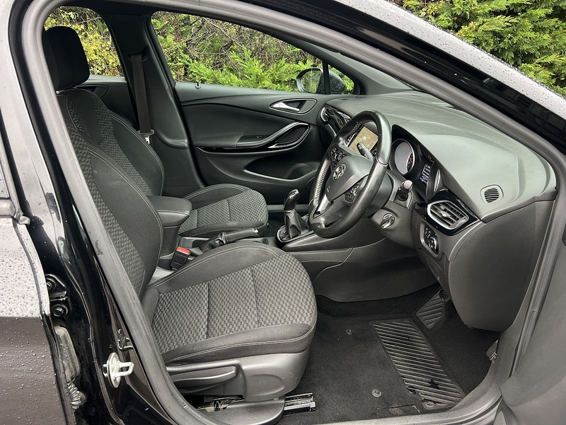 Vauxhall Astra CDTi BlueInjection SRi Nav - U11640