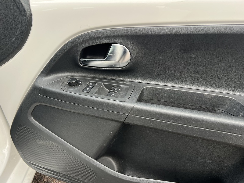 Volkswagen Up Move Up - U11641