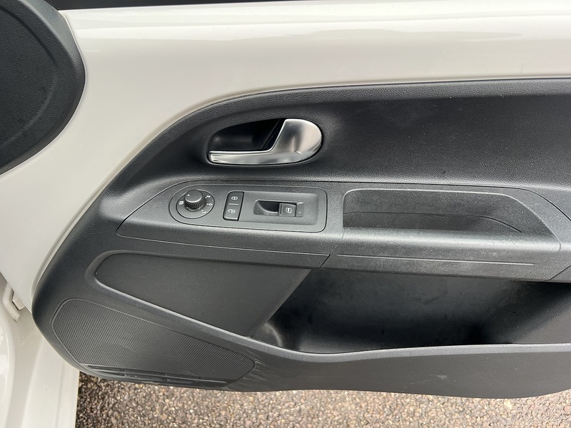 Volkswagen Up Move Up - U11642