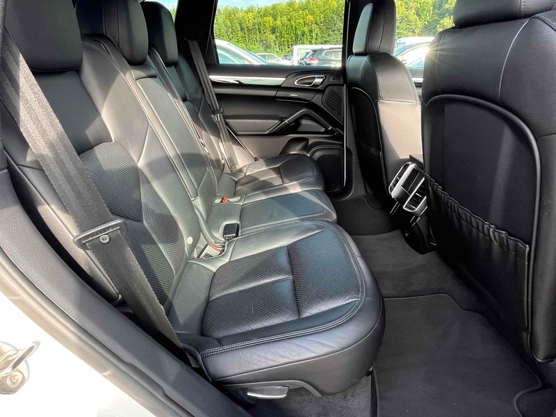Porsche Cayenne 4WD - U11645