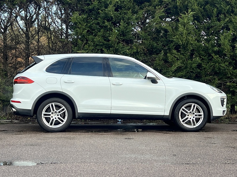 Porsche Cayenne 4WD - U11645