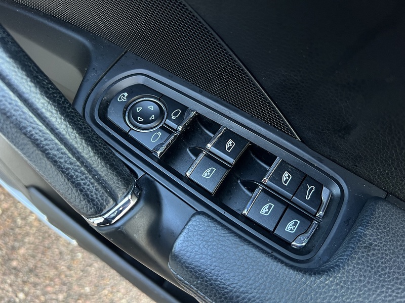 Porsche Cayenne 4WD - U11645
