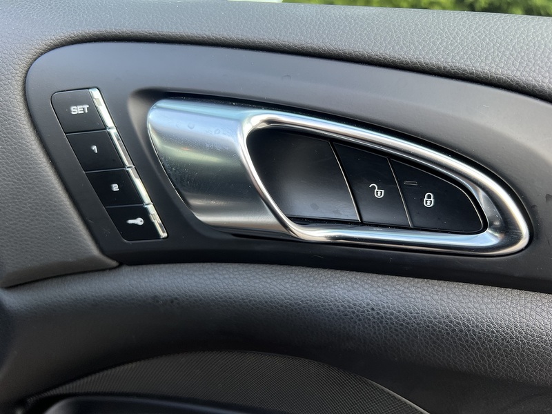 Porsche Cayenne 4WD - U11645
