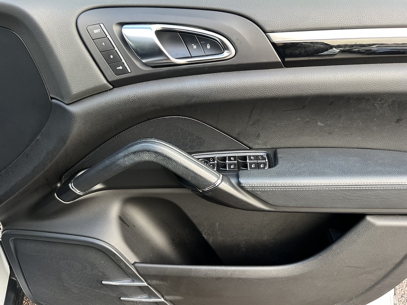 Porsche Cayenne 4WD - U11645