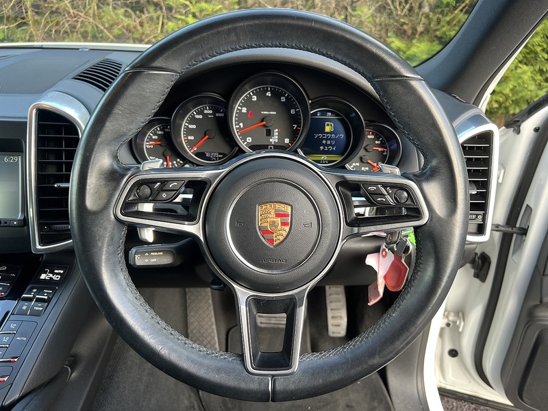 Porsche Cayenne 4WD - U11645