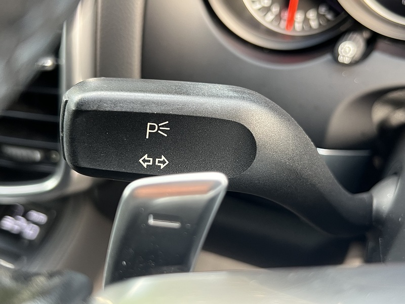 Porsche Cayenne 4WD - U11645