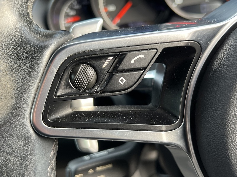 Porsche Cayenne 4WD - U11645