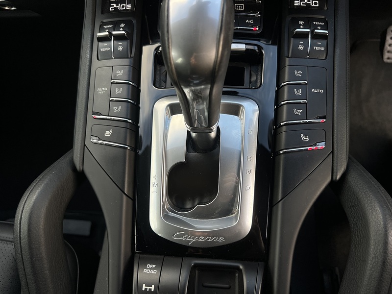 Porsche Cayenne 4WD - U11645