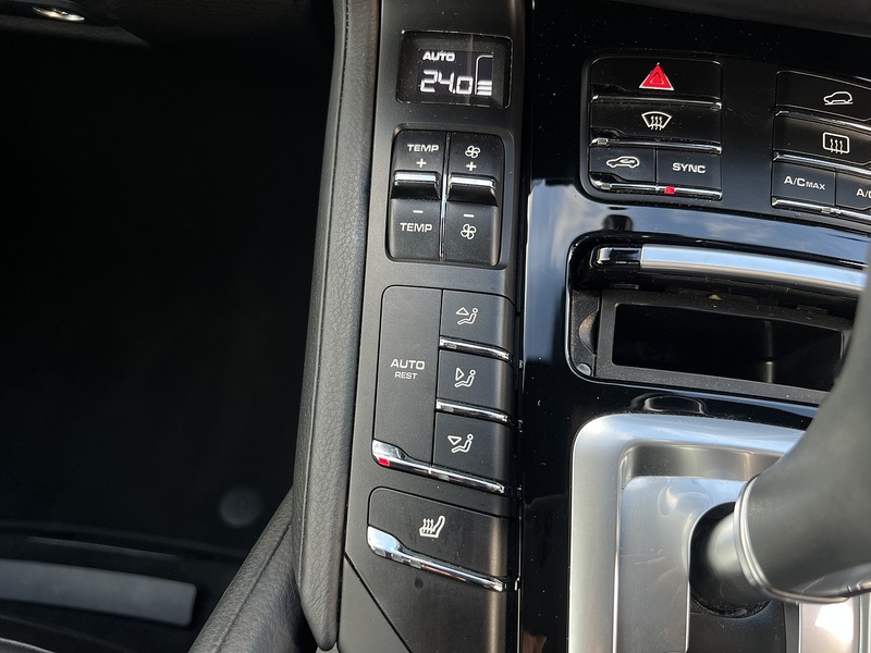 Porsche Cayenne 4WD - U11645