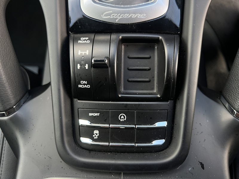 Porsche Cayenne 4WD - U11645