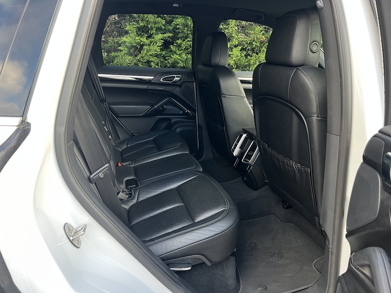 Porsche Cayenne 4WD - U11645