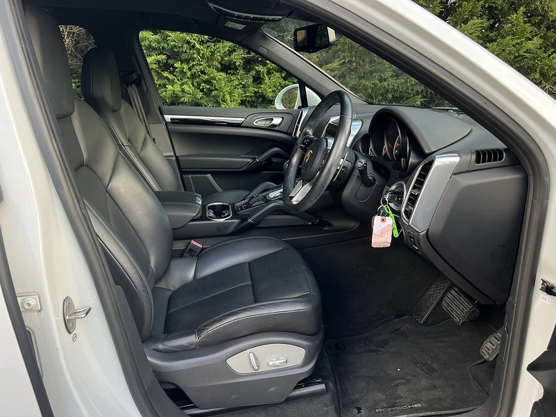 Porsche Cayenne 4WD - U11645