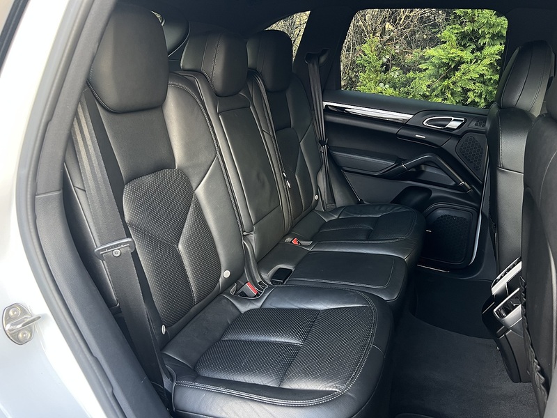 Porsche Cayenne 4WD - U11645