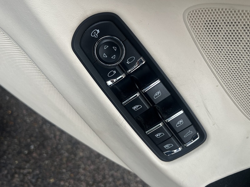 Porsche Panamera S Hybrid Tiptronic S - U11646