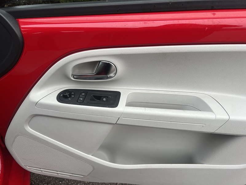 Volkswagen Up High Up - U11649