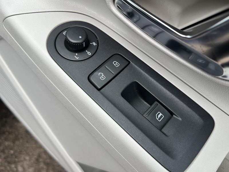 Volkswagen Up Move Up - U11650