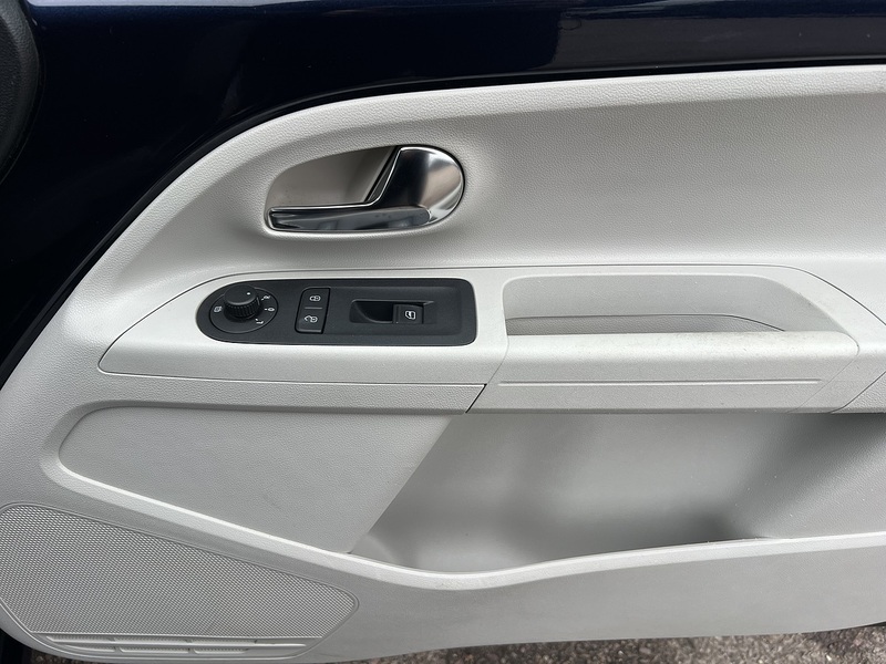 Volkswagen Up Move Up - U11650