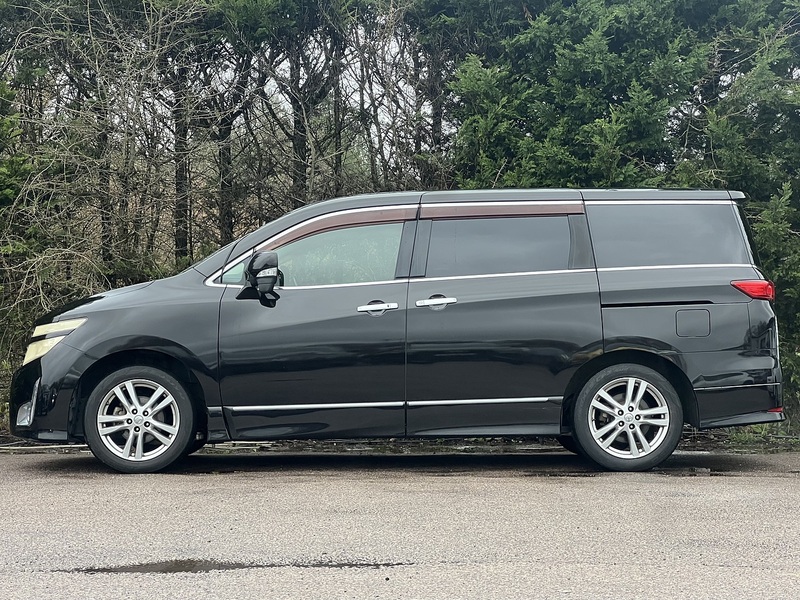 Nissan Elgrand 250 Highway Star - U11657