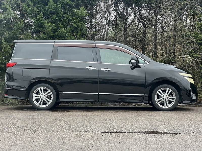 Nissan Elgrand 250 Highway Star - U11657