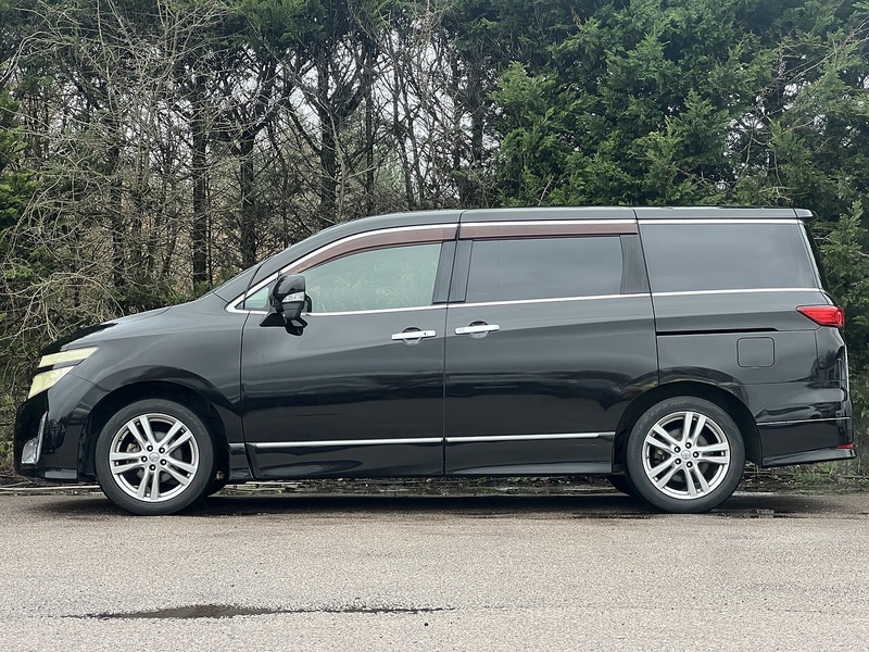 Nissan Elgrand 250 Highway Star - U11657