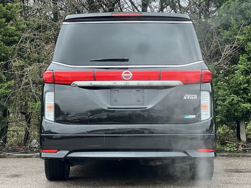 Nissan Elgrand 250 Highway Star - U11657