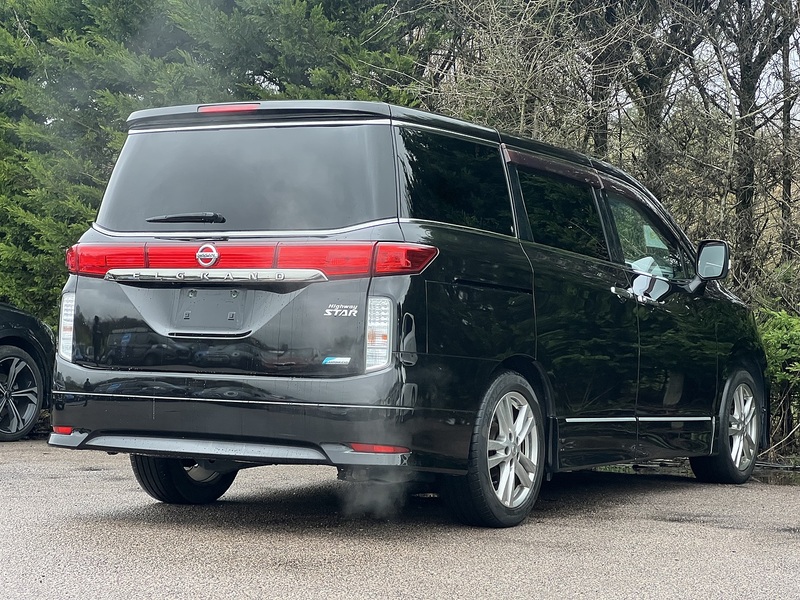 Nissan Elgrand 250 Highway Star - U11657